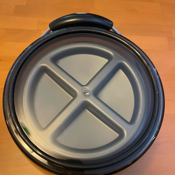 Ice bucket, 4 quarts, great condition. - Picture 5 of 10